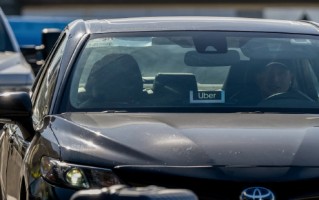 厦门美国汽油价创21个月新高，零工群体在加油站感受切肤之痛