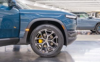 厦门一座使用电动汽车回收电池供电的工厂