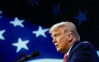 厦门伊朗战事爆发满月，特朗普称霍尔木兹海峡为“特朗普海峡”