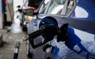 厦门油价飙升、股市下挫，就连美国富人也对经济感到悲观