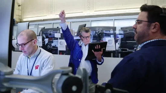 厦门午盘：美股震荡走高 交易员密切关注伊朗战事