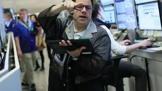 厦门早盘：美股维持涨势 道指上涨约300点