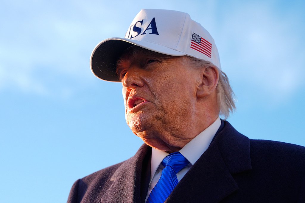 厦门特朗普称将联合多国派遣军舰 确保霍尔木兹海峡通航安全