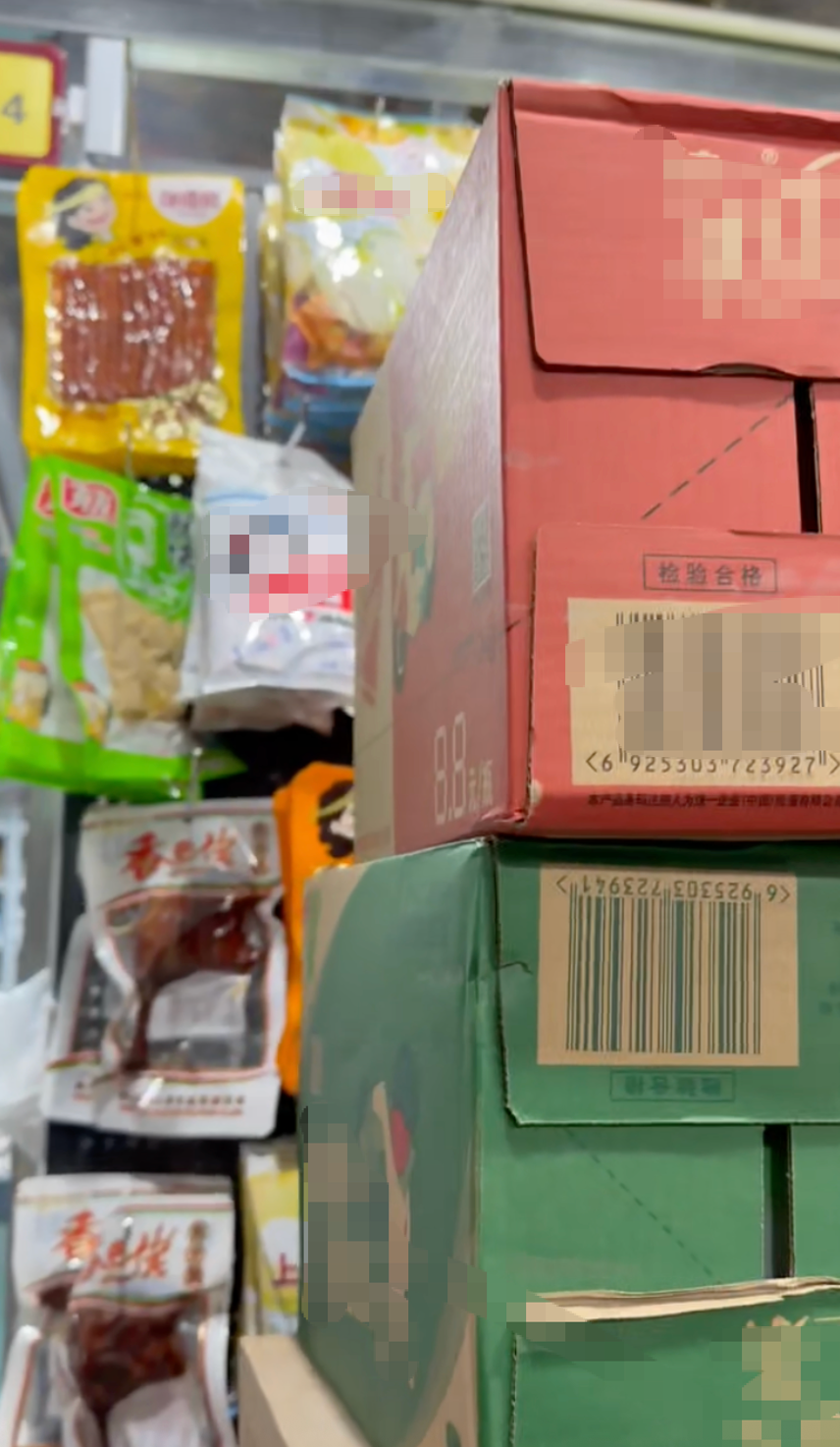 厦门漂白鸡爪“乖媳妇”,部分线下超市、批发平台仍在售 厦门漂白鸡爪“乖媳妇”,部分线下超市、批发平台仍在售