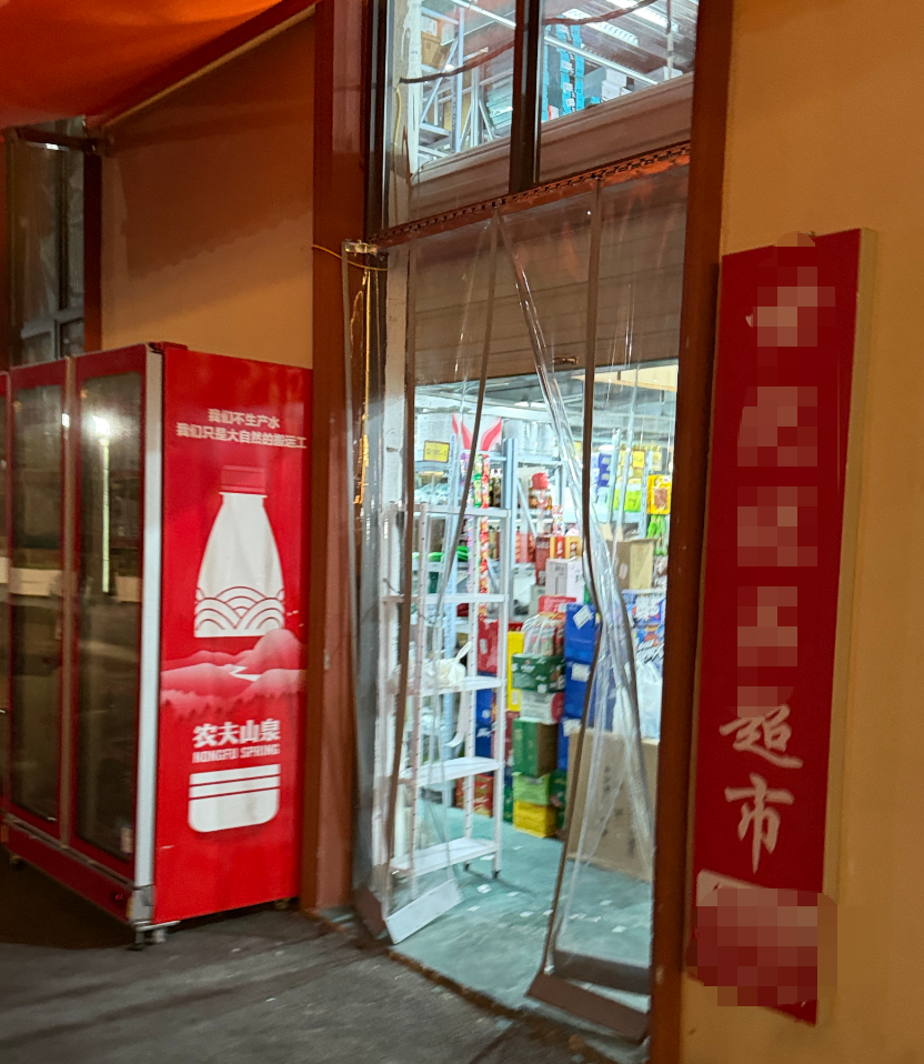 厦门漂白鸡爪“乖媳妇”,部分线下超市、批发平台仍在售 厦门漂白鸡爪“乖媳妇”,部分线下超市、批发平台仍在售