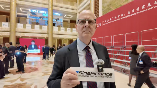 厦门欧亚集团米德伟谈中美AI路径区别：中国将AI注入生产过程与企业每个部分，美国只注重前沿模型