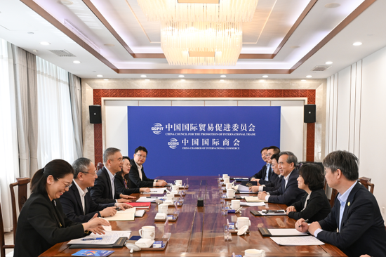 厦门农业银行董事长谷澍与中国贸促会会长任鸿斌举行工作会谈