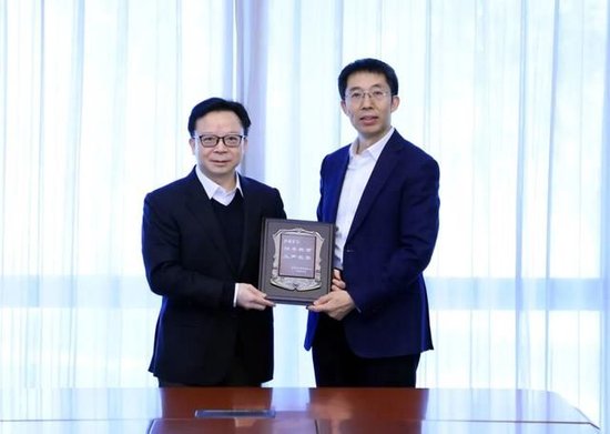 厦门水木湛清华,桃李映晨曦|沐曦股份向清华大学捐赠仪式举行 厦门水木湛清华,桃李映晨曦|沐曦股份向清华大学捐赠仪式举行