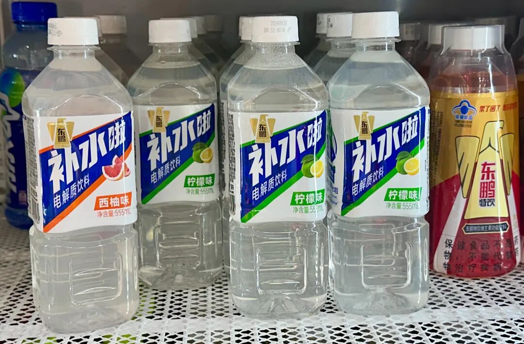 厦门押宝张雪机车“赢麻了”？东鹏饮料港股市值已缩水超400亿