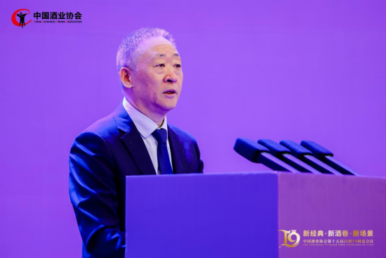 厦门各酒种发展态势如何?宋书玉理事长在T9圆桌会议上详解2025年酿酒产业发展状况 厦门各酒种发展态势如何?宋书玉理事长在T9圆桌会议上详解2025年酿酒产业发展状况