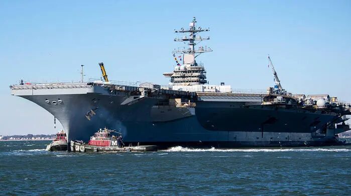 厦门美国“艾森豪威尔”航母发生火灾，8人受伤